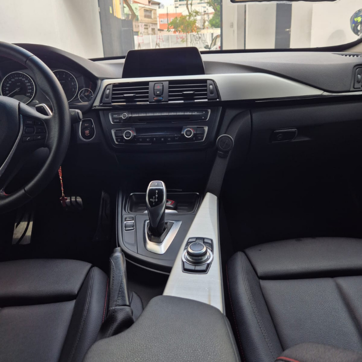 2015 BMW 328i ACTIVEFLEX AUTOMÁTICA – BLINDADA