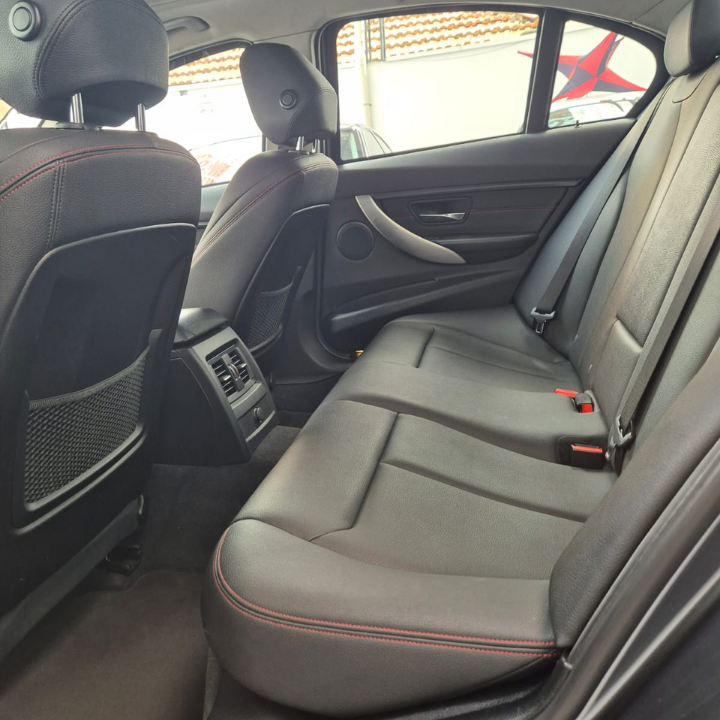 2015 BMW 328i ACTIVEFLEX AUTOMÁTICA – BLINDADA