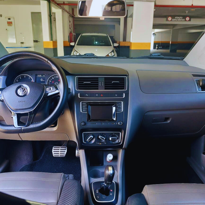 2016 VW FOX 1.6 HIGHLINE FLEX 4P AUTOMÁTIZADO – MUITO NOVO