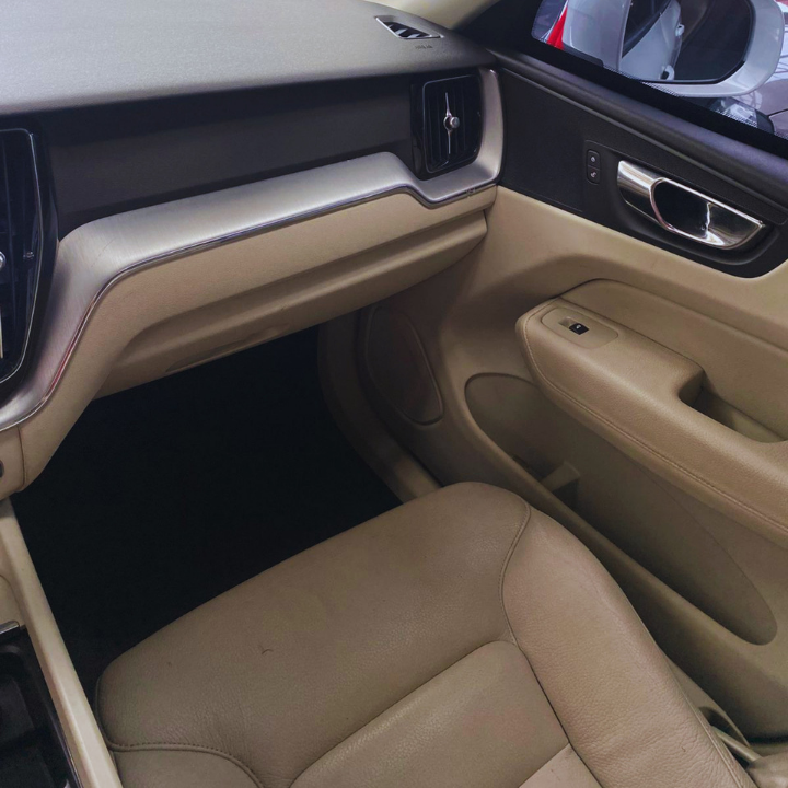 2018 VOLVO XC60 MOMENTUM T5 2.0 AUTOMÁTICA – BLINDADA