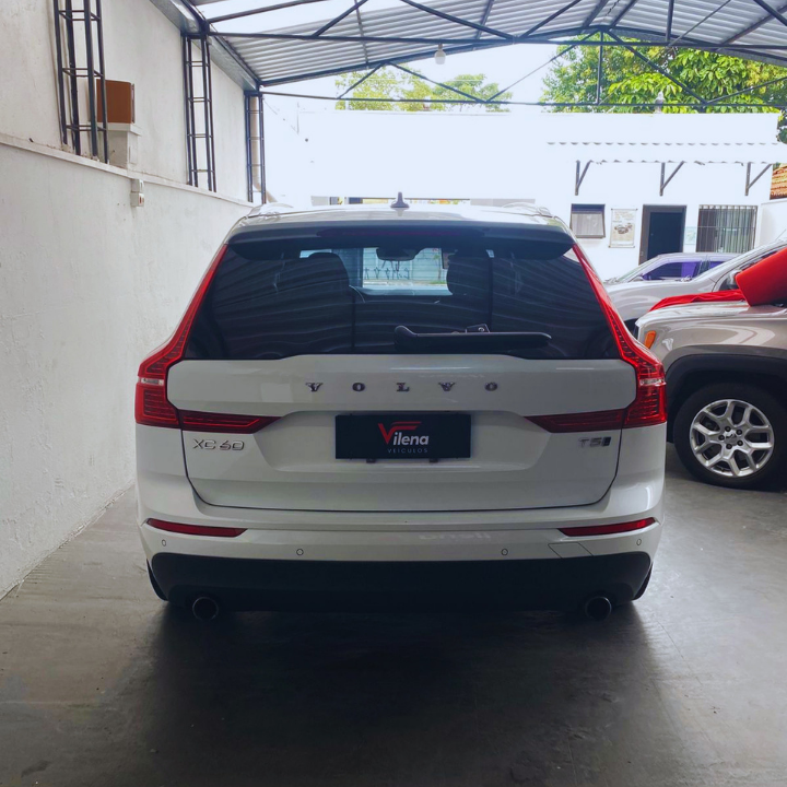 2018 VOLVO XC60 MOMENTUM T5 2.0 AUTOMÁTICA – BLINDADA