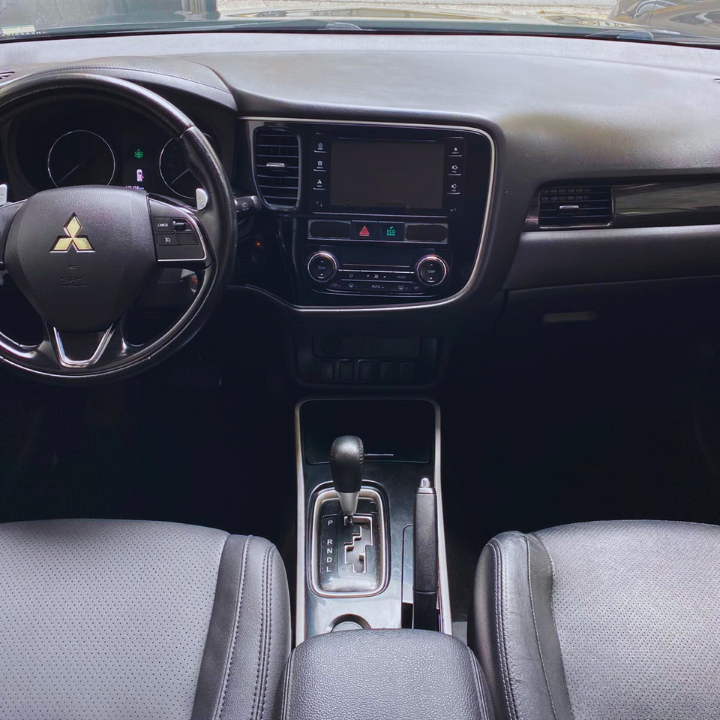 2017 MITSUBISHI OUTLANDER 2.0 GASOLINA – COMPLETA