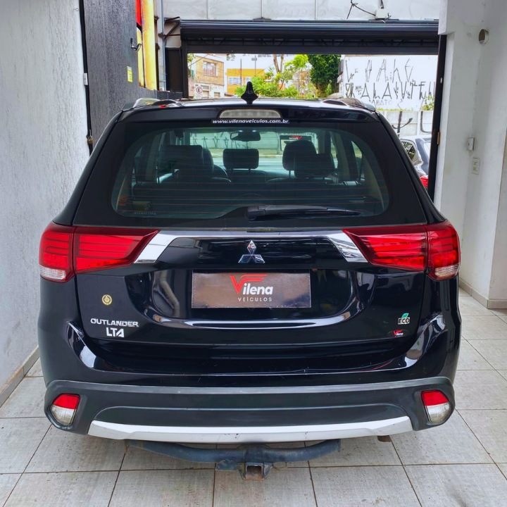 2017 MITSUBISHI OUTLANDER 2.0 GASOLINA – COMPLETA