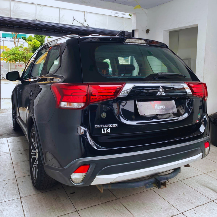 2017 MITSUBISHI OUTLANDER 2.0 GASOLINA – COMPLETA